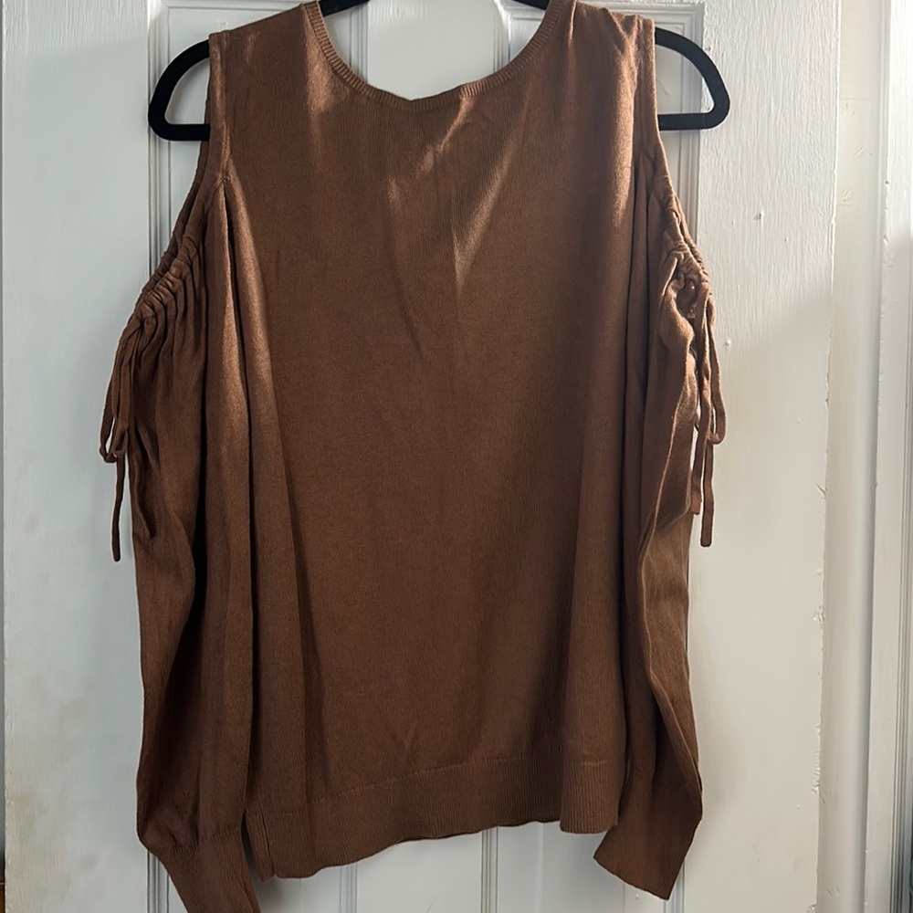 Express Women’s Sweater w/ Shoulder Cutouts. Brown/Tan Size Small